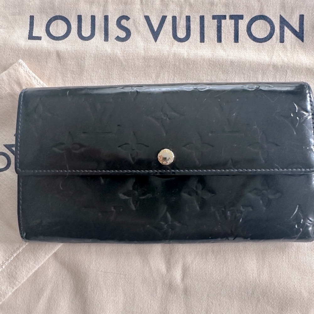 Louis Vuitton Vernis Sara Wallet, Patent Black